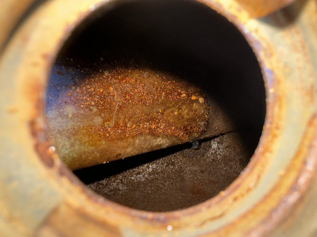 Rost im Tank entfernen vor der Tanksanierung mit Tankdoc